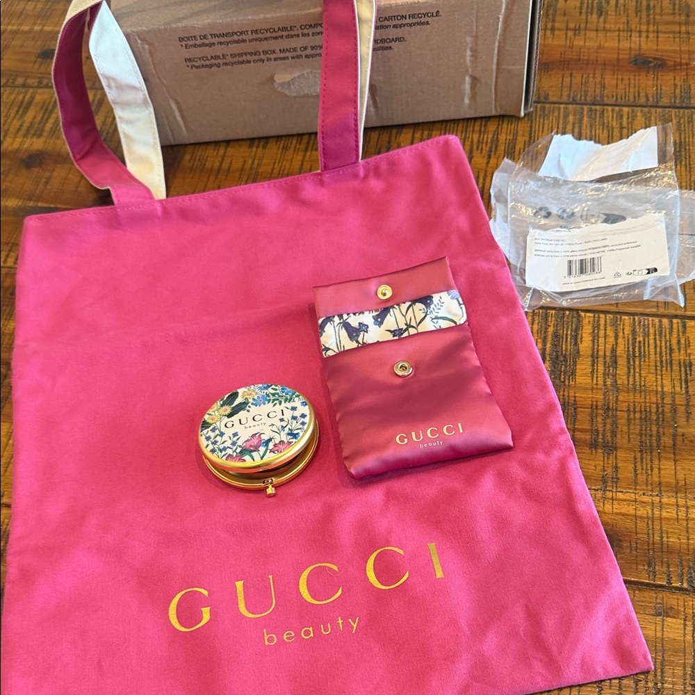 GUCCI AUTHENTIC GWP reversible tote and matching mirror/with pouch